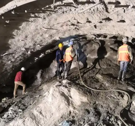 漾濞拱顶带模注浆料的施工流程及注意事项